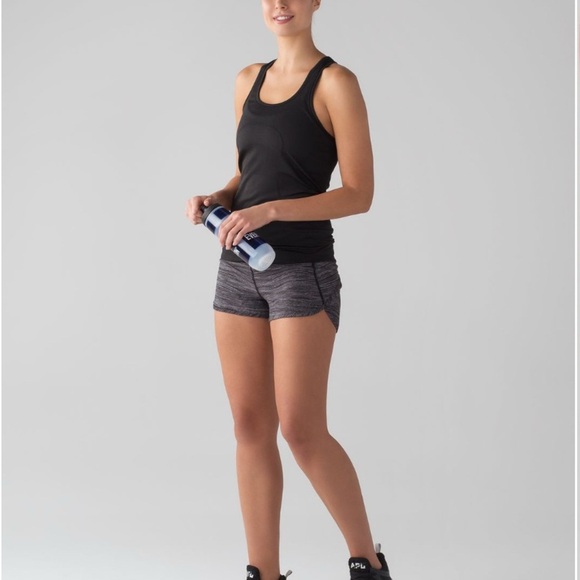 Lululemon Speed Short (4-way Stretch 2.5") Bit Point Ice Grey Black size 2 - Picture 2 of 8